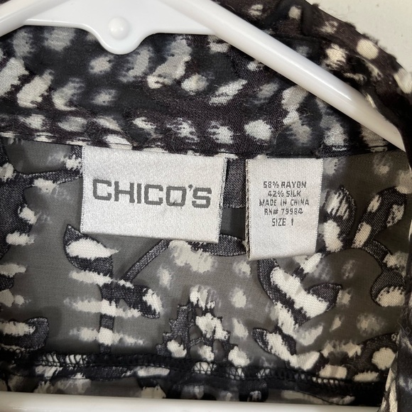 Chico's Black White Silk Lightweight Burnout Art-to-Wear Shirt Тор Button Down 1 - Picture 4 of 11